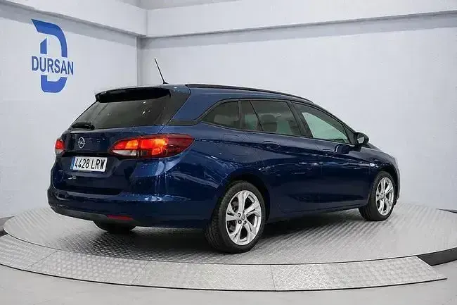 Usado Opel Astra Business 130 CV (95 kW) 2021 Azul Familiar
