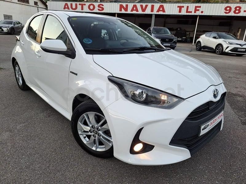 Usado Toyota Yaris Hybrid Business Edition 116 CV (85 kW) 2021 Blanco Berlina
