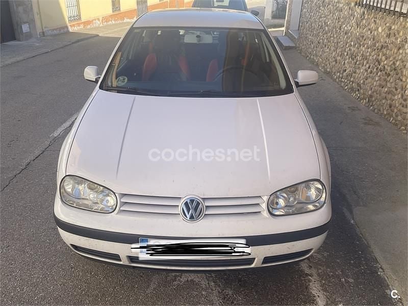 Usado VW Golf IV Trendline 115 CV (84 kW) 2002 Blanco Berlina