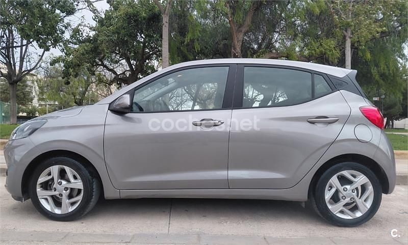 Usado Hyundai i10 67 CV (49 kW) 2022 Beige Utilitario