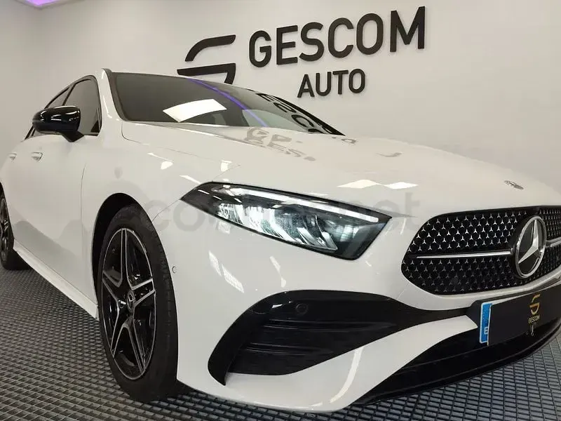 Usado Mercedes A180 116 CV (85 kW) 2025 Blanco Berlina