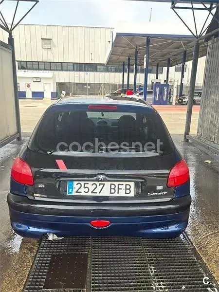 Usado Peugeot 206 75 CV (55 kW) 2001 Azul Berlina