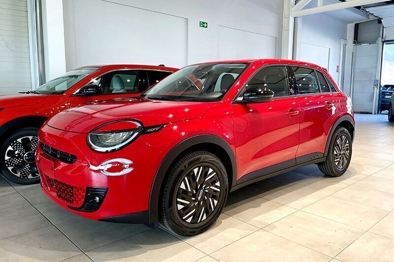 Rojo Nuevo 2025 Fiat 600E Red SUV | 26.375 € (Buen precio) - Imagen 1/4