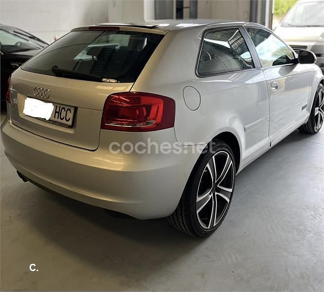 Usado Audi A3 Ambition 125 CV (91 kW) 2011 Gris / plata Berlina