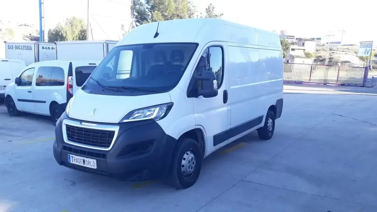 Usado Peugeot Boxer S 120 CV (88 kW) 2022 Blanco Van