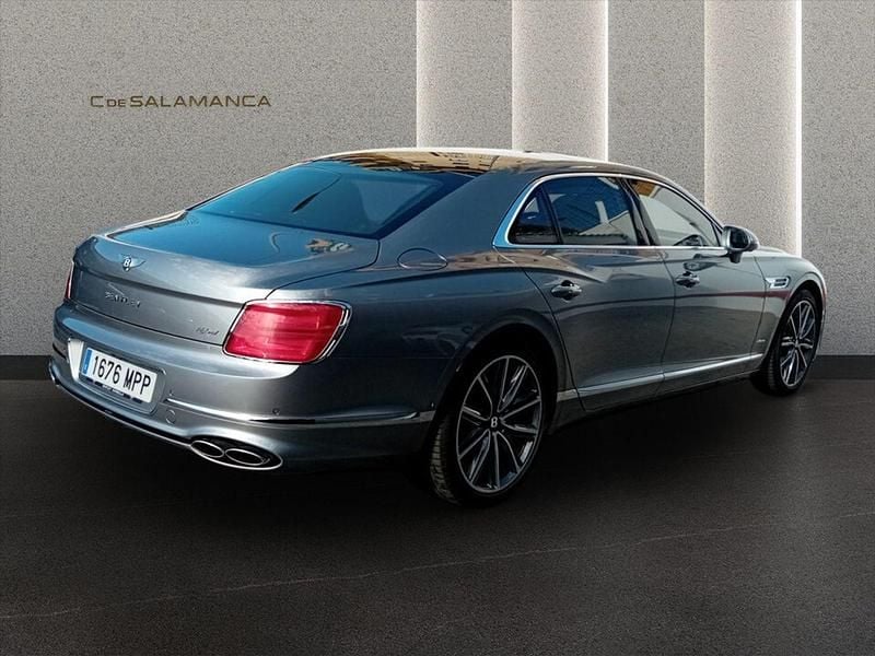 Usado Bentley Flying Spur 551 CV (405 kW) 2024 Gris metalizado Berlina