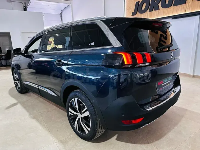Usado Peugeot 5008 GT-line 130 CV (95 kW) 2019 Azul Monovolumen