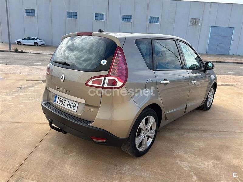 Usado Renault Scénic III Dynamique 130 CV (95 kW) 2011 Beige Monovolumen