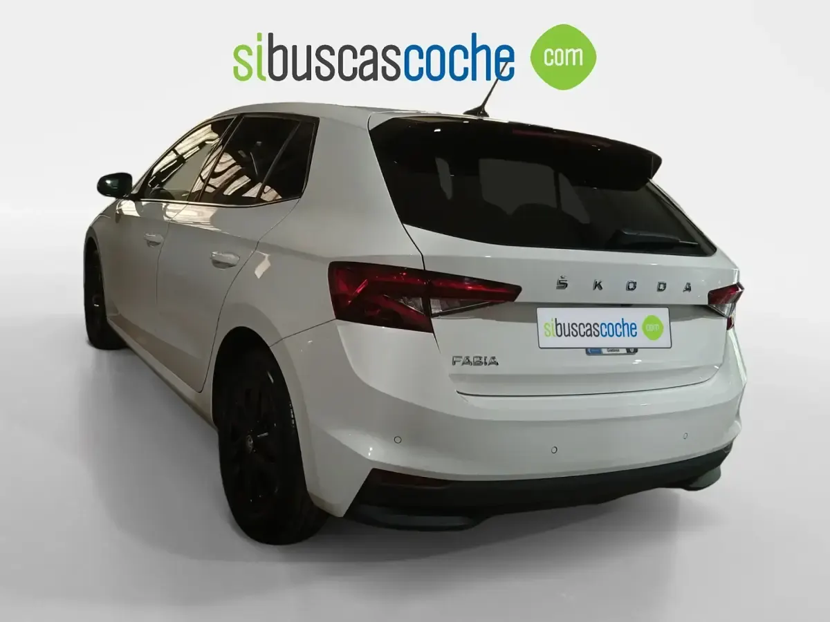 Usado Skoda Fabia Selection 95 CV (69 kW) 2024 Blanco Utilitario