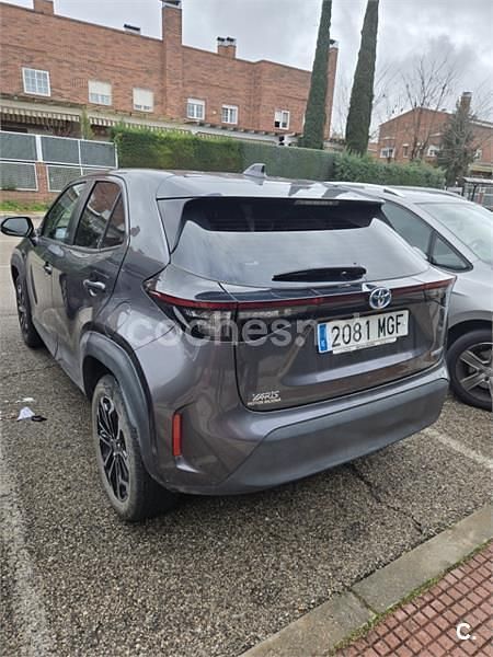 Usado Toyota Yaris Cross Active 116 CV (85 kW) 2023 Gris / plata SUV