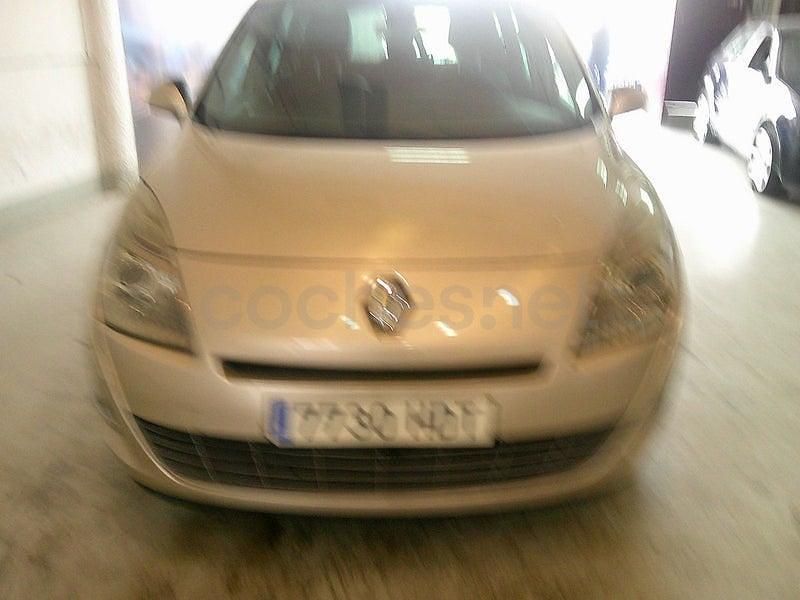 Usado Renault Grand Scénic III Dynamique 131 CV (96 kW) 2011 Beige Monovolumen