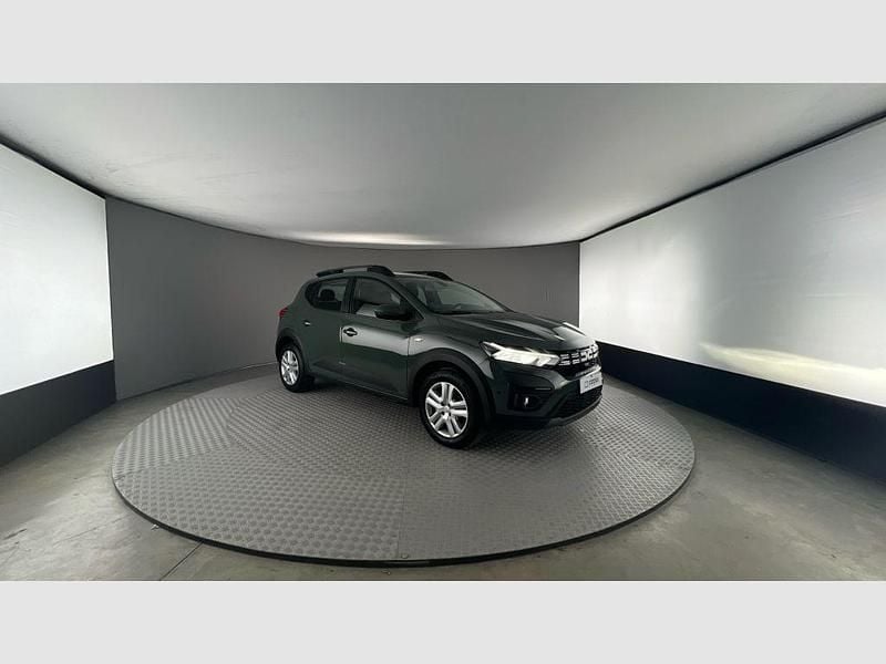 Usado Dacia Sandero Expression 91 CV (66 kW) 2024 Liquen caqui (metalizado)