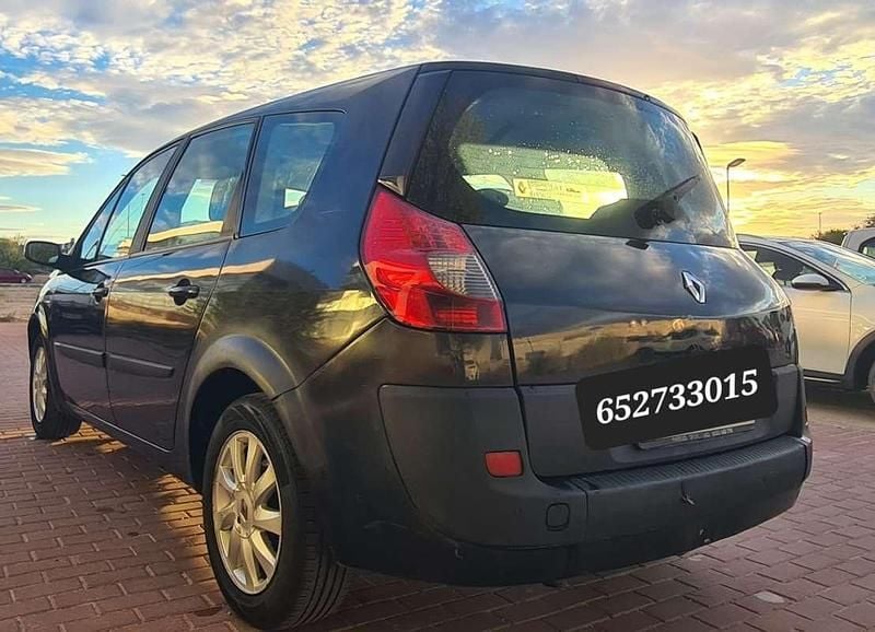 Usado Renault Grand Scénic II Dynamique 106 CV (77 kW) 2007 Negro Monovolumen