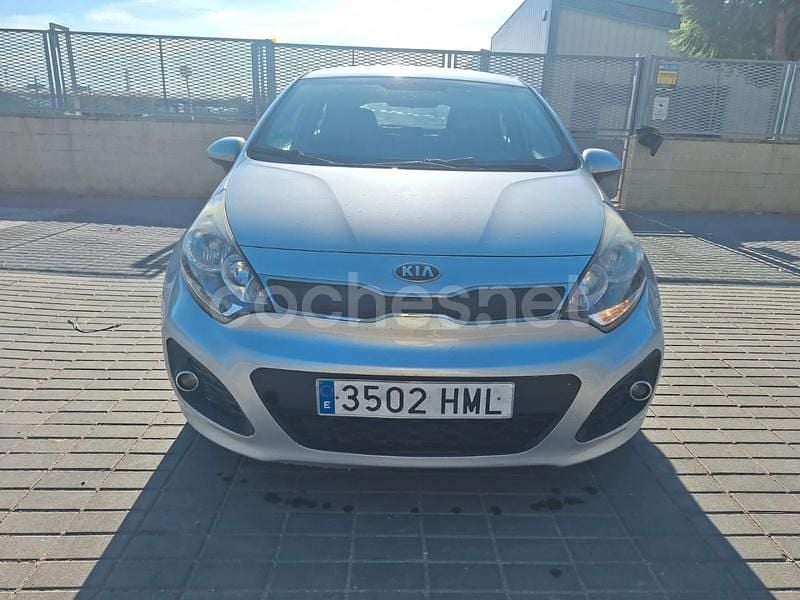 Gris / plata Usado 2012 Kia Rio Berlina | 7400 € (Precio justo) - Imagen 1/4