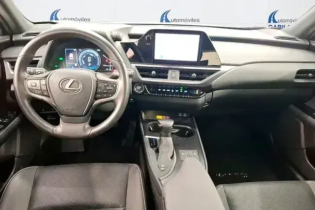 Usado Lexus UX Business Edition 184 CV (135 kW) 2022 Gris / plata SUV
