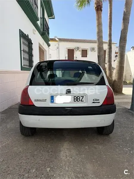 Usado Renault Clio 60 CV (44 kW) 2000 Blanco Berlina
