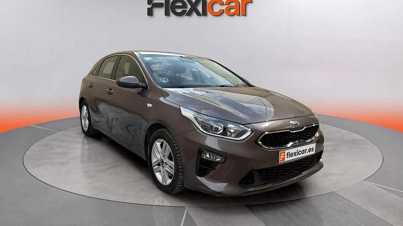 Usado Kia Ceed 101 CV (74 kW) 2020 Marrón Utilitario