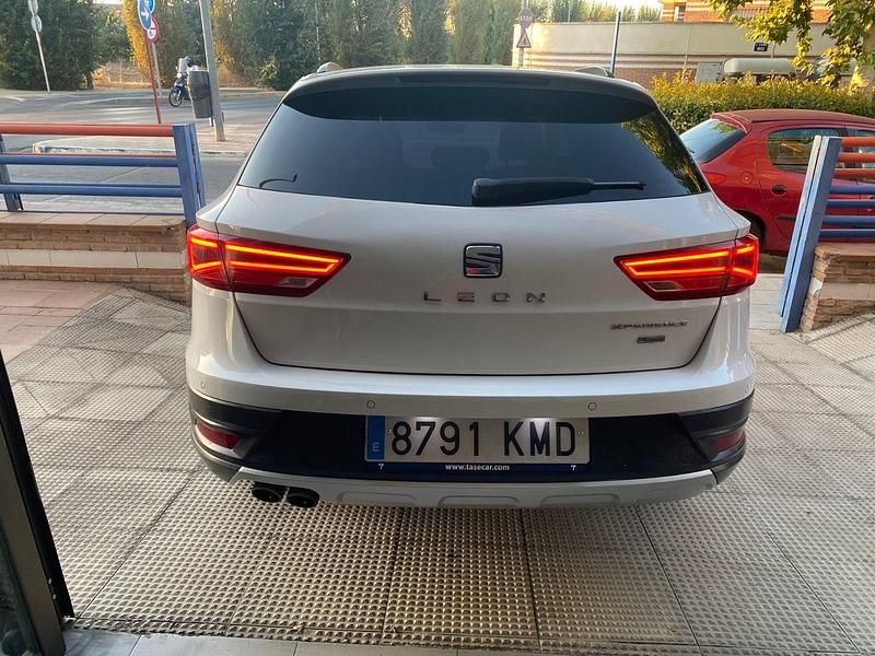 Usado Seat Leon ST 150 CV (110 kW) 2018 Blanco Familiar