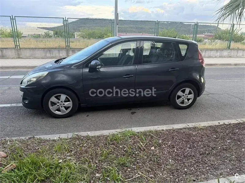 Usado Renault Scénic III Expression 105 CV (77 kW) 2009 Gris / plata Monovolumen