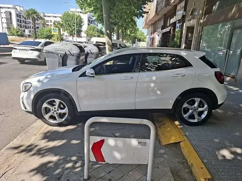 Usado Mercedes GLA200 156 CV (114 kW) 2019 Blanco SUV
