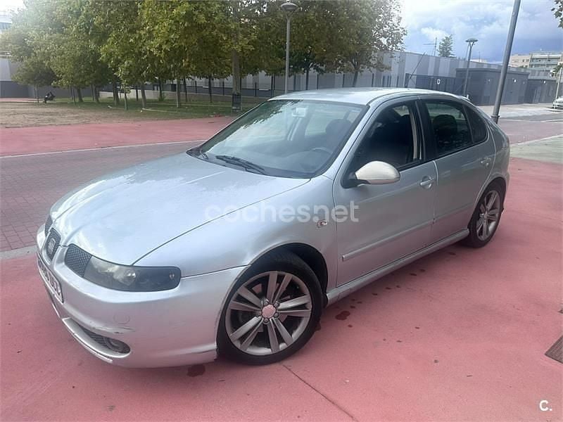 Usado Seat Leon Sport 150 CV (110 kW) 2004 Gris / plata Berlina