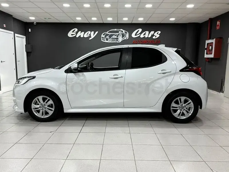 Usado Toyota Yaris Hybrid Active 116 CV (85 kW) 2024 Blanco Berlina