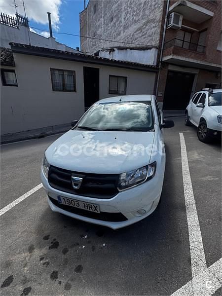 Usado Dacia Sandero Lauréate 75 HP (55 kW) 2013 Branco Sedan