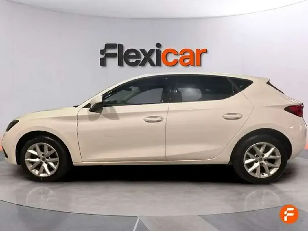 Usado Seat Leon ST Style 131 CV (96 kW) 2024 Blanco Familiar