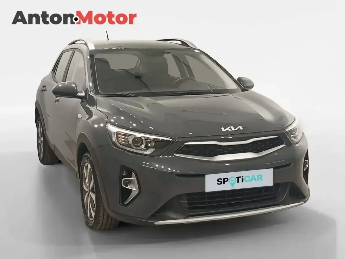 Usado Kia Stonic 84 CV (61 kW) 2023 Gris SUV