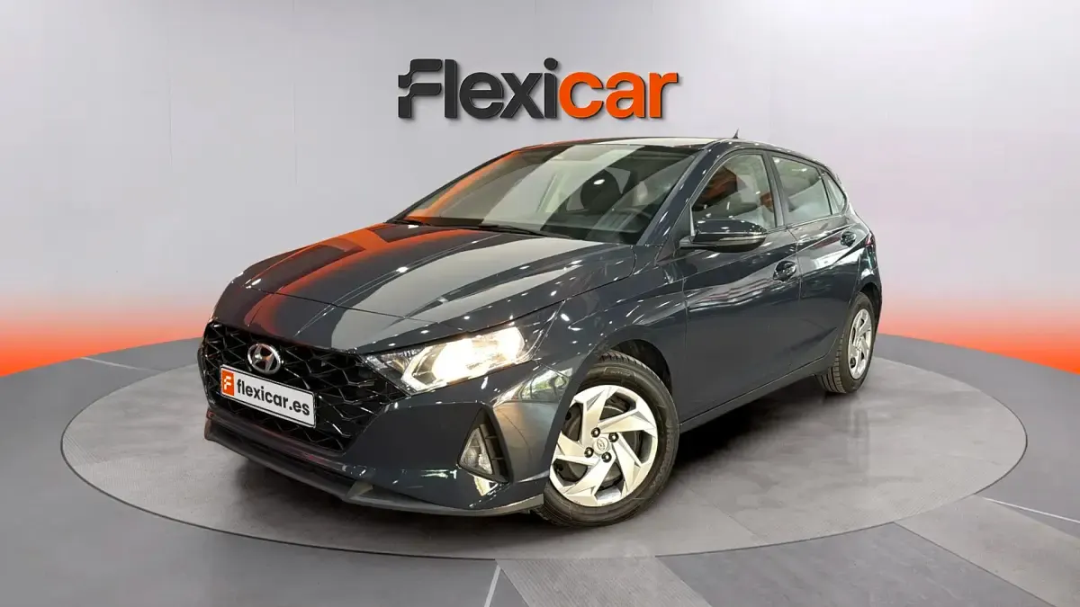 Usado Hyundai i20 101 CV (74 kW) 2022 Gris Utilitario