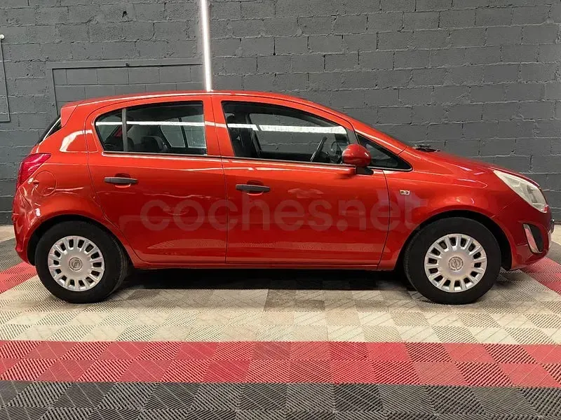 Usado Opel Corsa Essentia 85 CV (62 kW) 2011 Naranja Utilitario
