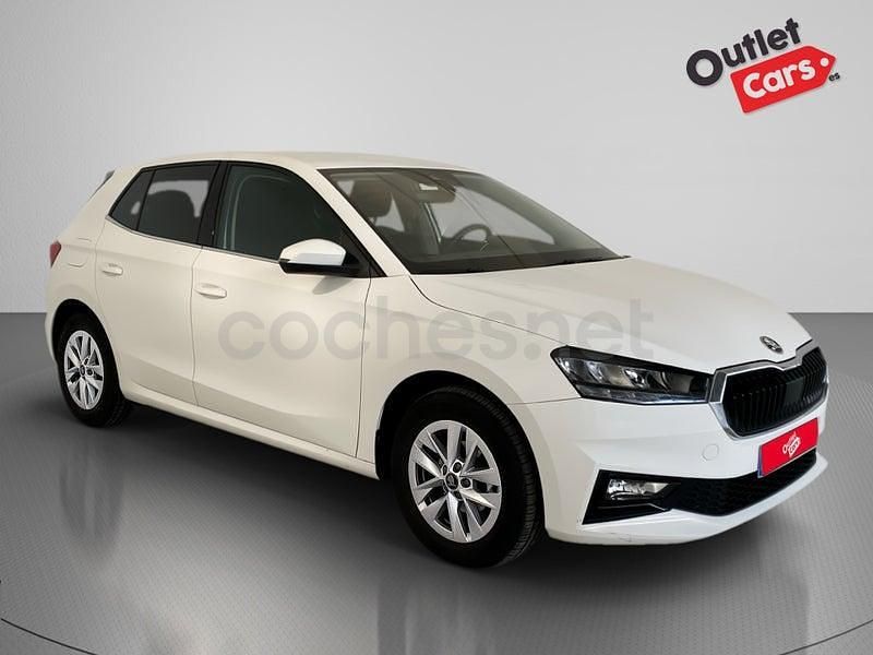 Usado Skoda Fabia Selection 95 CV (69 kW) 2025 Blanco Utilitario