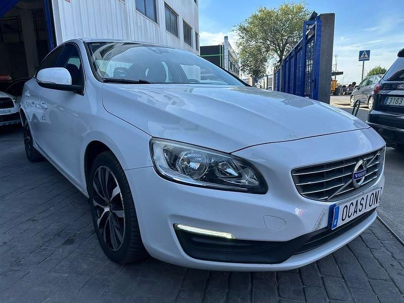 Usado Volvo S60 Momentum 150 CV (110 kW) 2018 Blanco Berlina