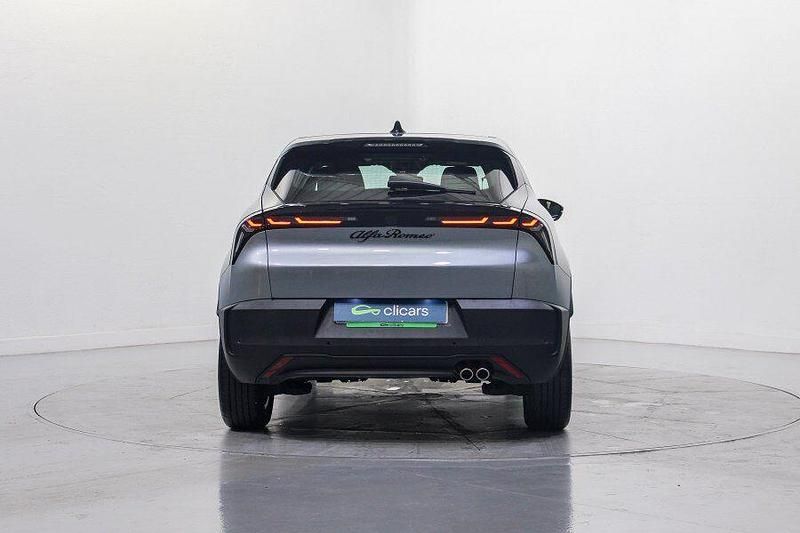 Usado Alfa Romeo Junior 136 CV (100 kW) 2025 Gris SUV