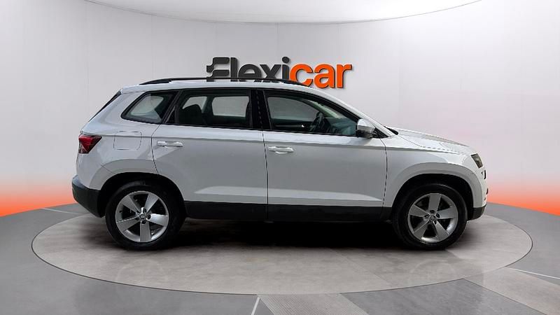 Usado Skoda Karoq Ambition 150 CV (110 kW) 2021 Blanco SUV