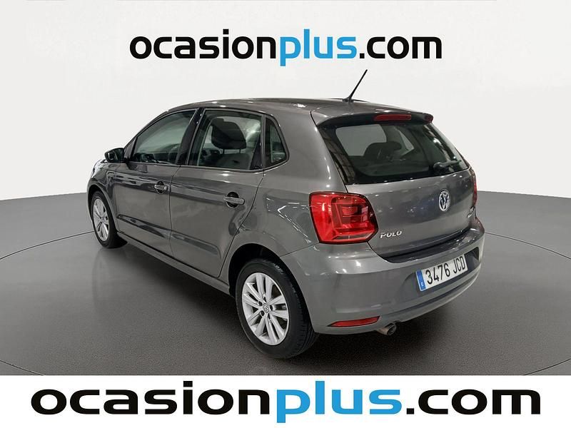 Usado VW Polo Advance 90 CV (66 kW) 2015 Gris Utilitario
