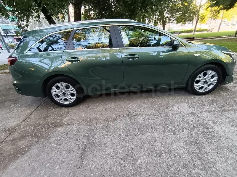 Usado Kia Ceed 136 CV (100 kW) 2024 Verde Utilitario