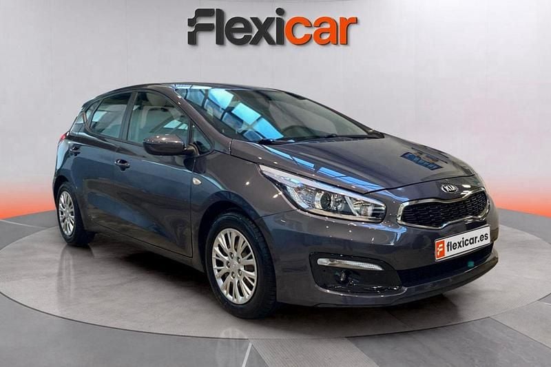 Gris Usado 2016 Kia Ceed GT Berlina | 8990 € (Buen precio) - Imagen 1/4