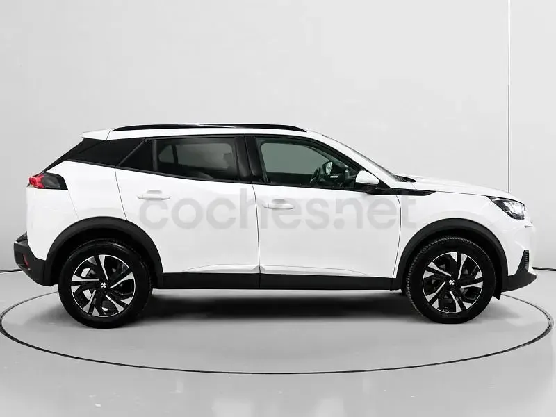 Usado Peugeot 2008 Allure 110 CV (80 kW) 2022 Blanco SUV