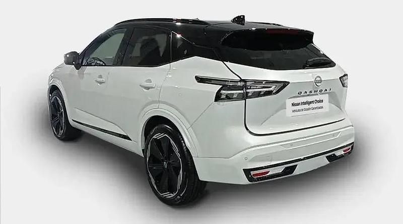 Usado Nissan Qashqai 140 CV (102 kW) 2025 Lunar white con techo midnight SUV