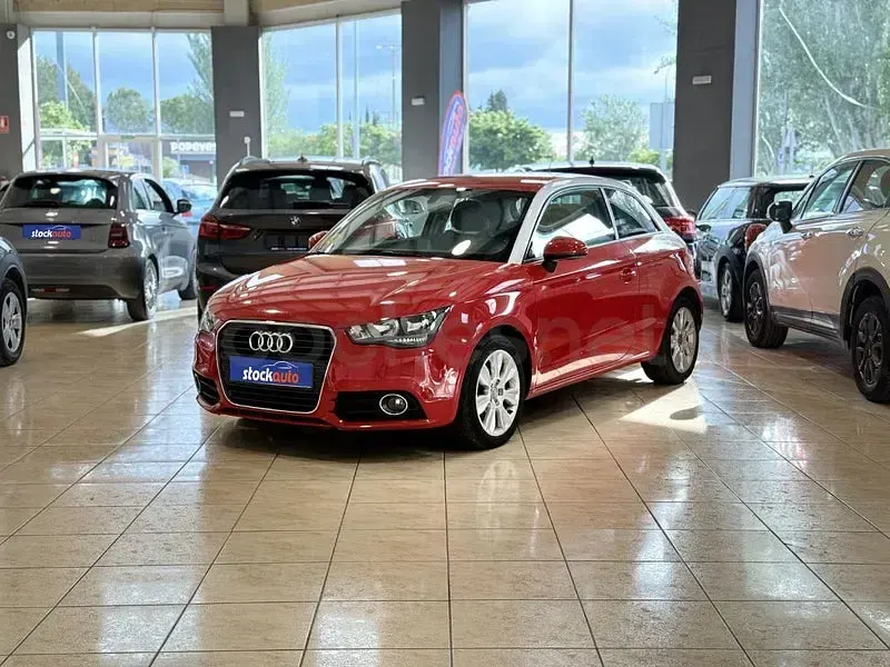 Usado Audi A1 Attraction 90 CV (66 kW) 2013 Rojo Utilitario