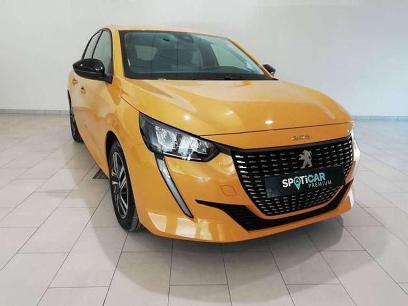 Usado Peugeot 208 Allure 101 CV (74 kW) 2023 Dorado Utilitario