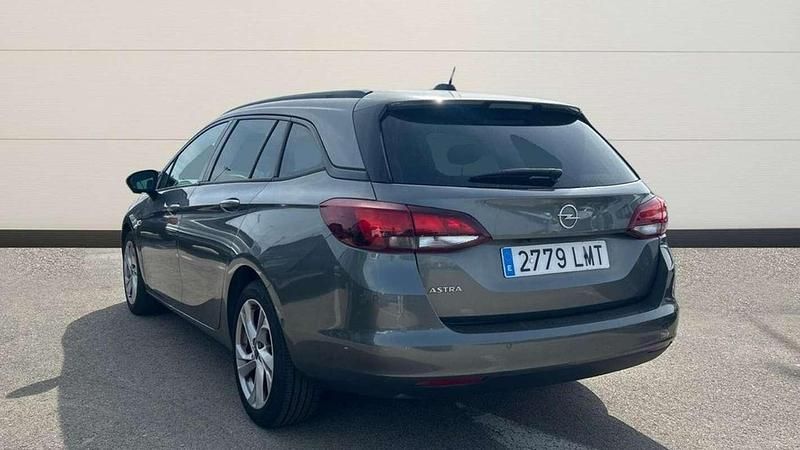 Begagnad Opel Astra Business Elegance 145 HK (106 kW) 2021 Brun Halvkombi