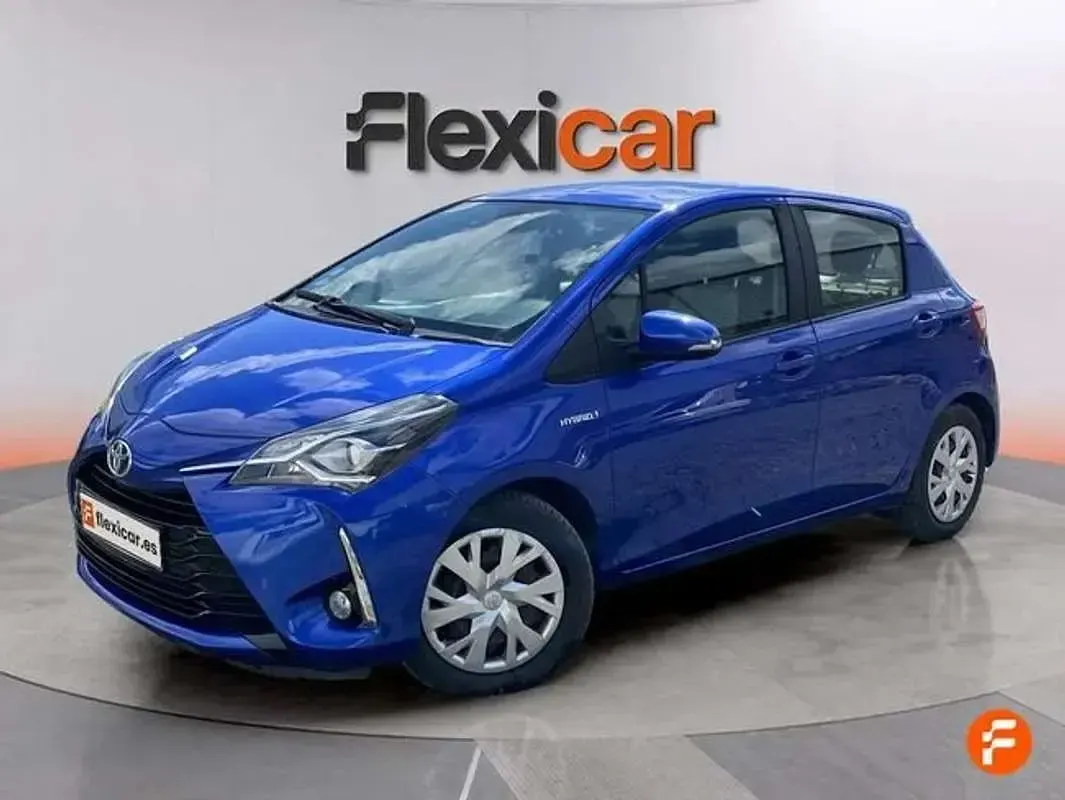 Usado Toyota Yaris Active 99 CV (72 kW) 2020 Azul Utilitario