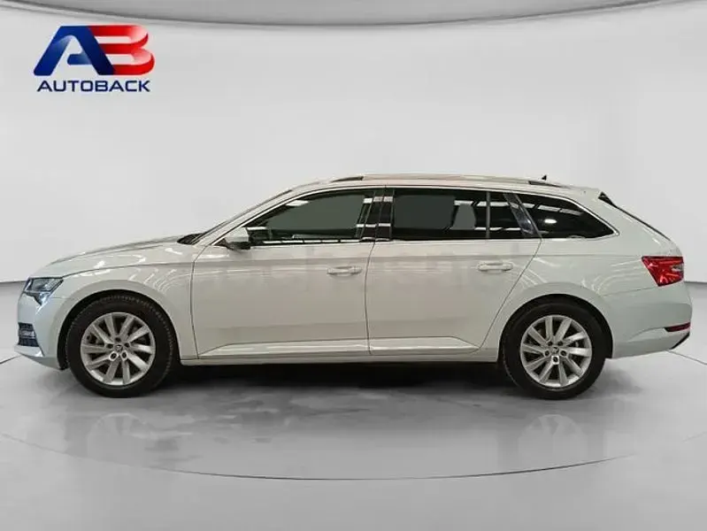 Usado Skoda Superb Style 218 CV (160 kW) 2021 Blanco Familiar