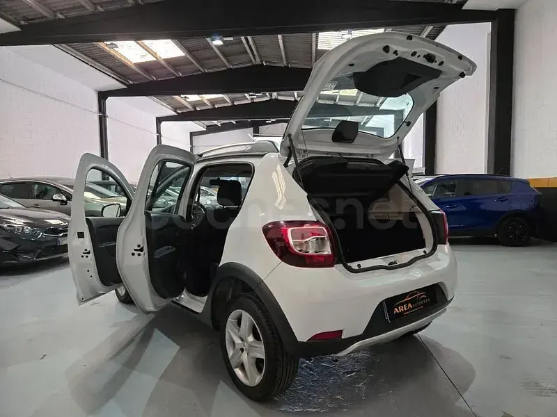 Usado Dacia Sandero Stepway 90 CV (66 kW) 2014 Blanco Berlina