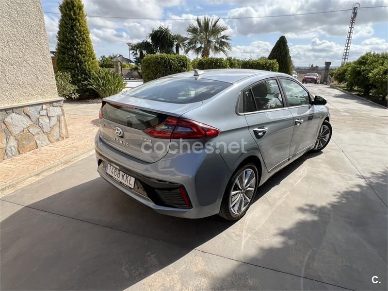 Usado Hyundai Ioniq 141 CV (103 kW) 2018 Gris / plata Utilitario