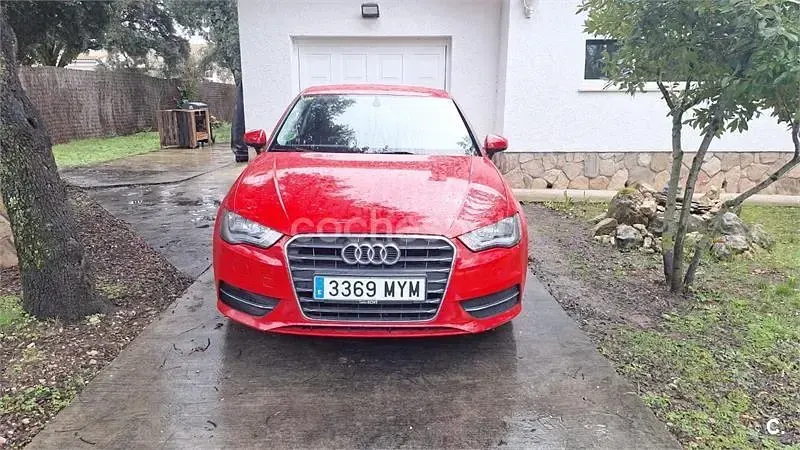 Usado Audi A3 Premium 105 CV (77 kW) 2013 Rojo Berlina