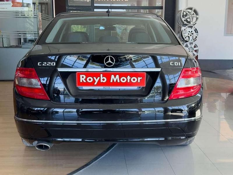 Usado Mercedes C220 170 HP (125 kW) 2010 Preto Sedan