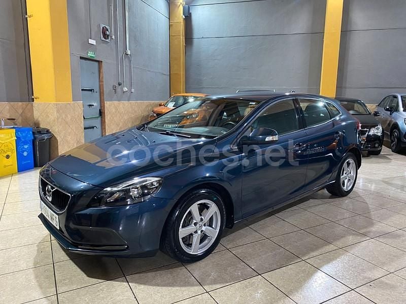 Azul Usado 2016 Volvo V40 Kinetic Berlina | 11.490 € (Buen precio) - Imagen 1/4